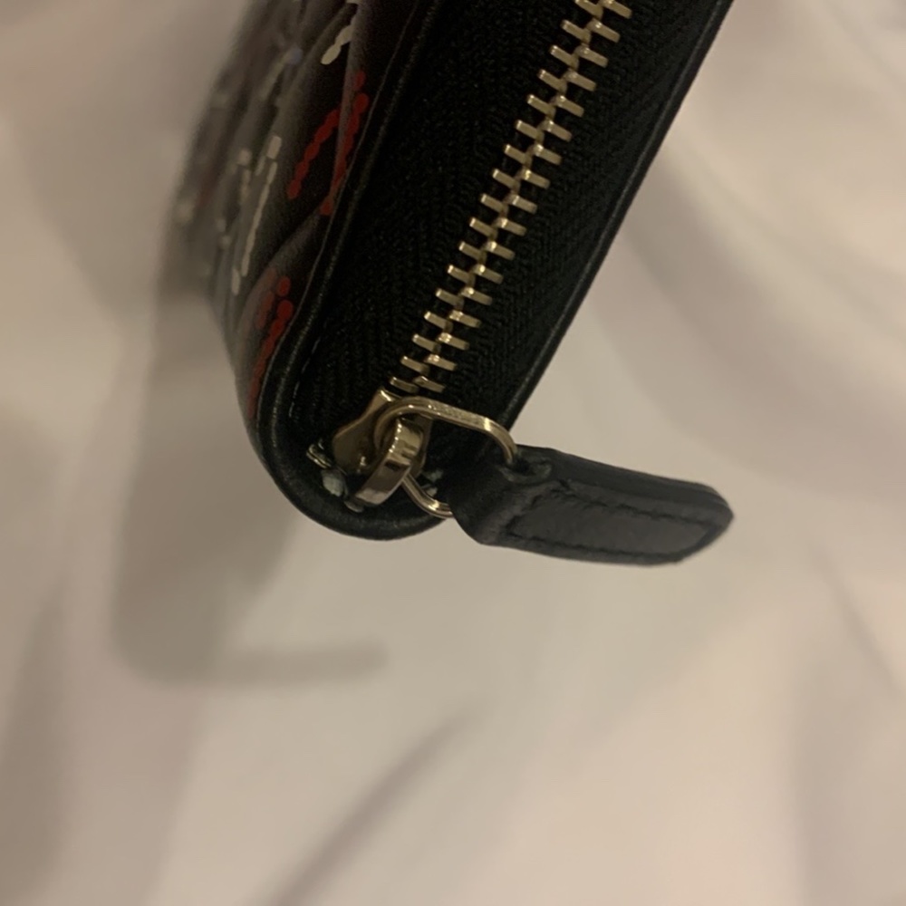 Chanel Data Center Wallet LIKE NEW - Picture 7 of 9